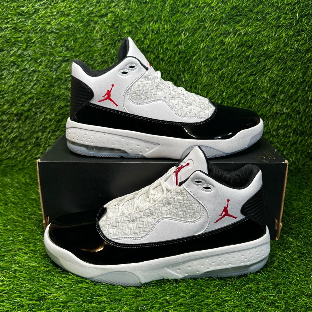 Size 11 - Mens Jordan Max Aura 2 White Black Basketball Shoes - CK6636 102